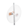 Antena direccional con diseño aerodinámico para minimiza la resistencia al viento, Ganancia de 30 dBi, frecuencia (4.9 - 6.5 GHz), Polarización doble, incluye montaje para torre o mástil