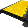 Protector de Cable de 5 Canales / Base de Goma y Tapa de Plástico / Capacidad 4.6 Toneladas / Canal 38x35MM / Longitud 90 cm / Amarillo y Negro